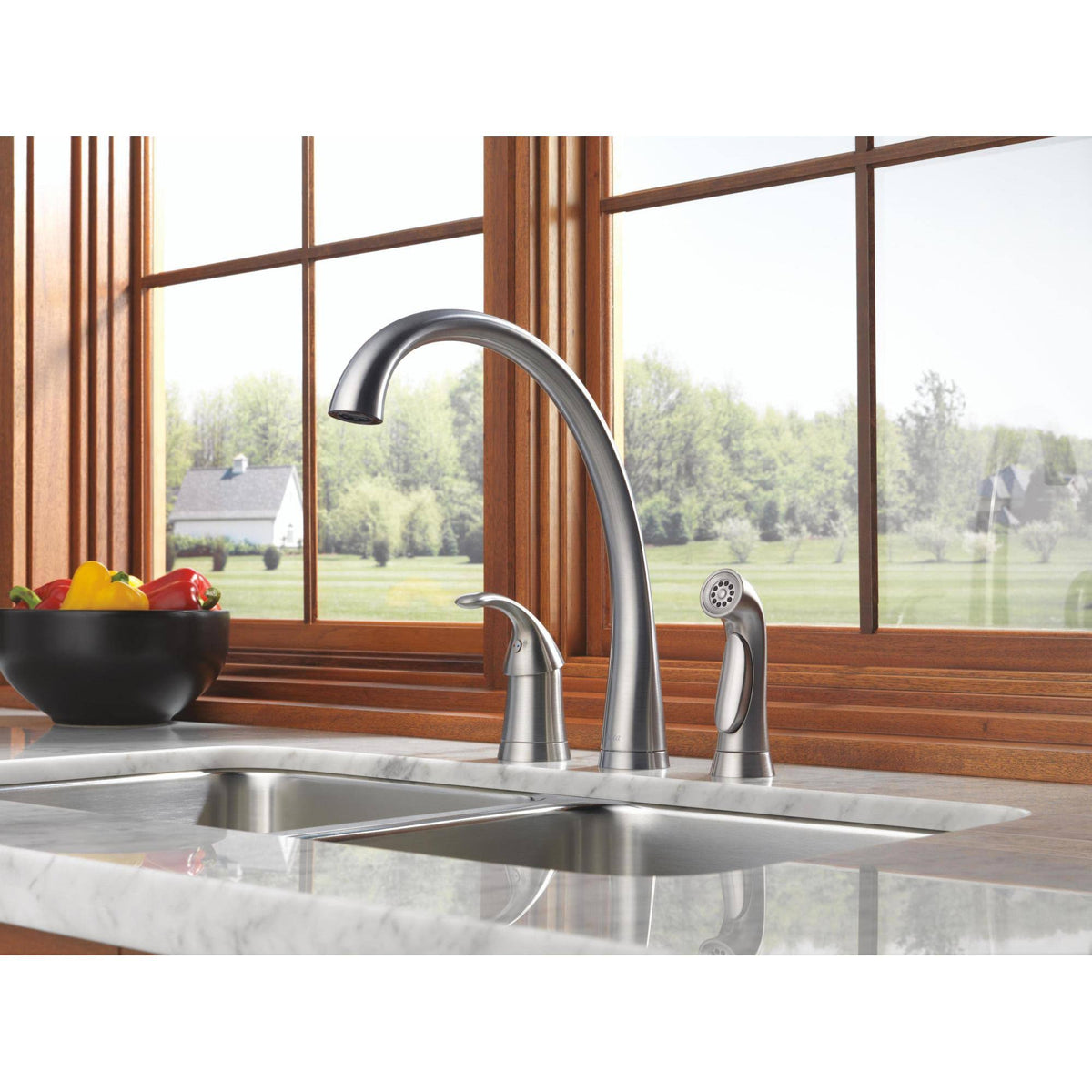 Chrome Single Handle Kitchen Faucet with Spray X23809