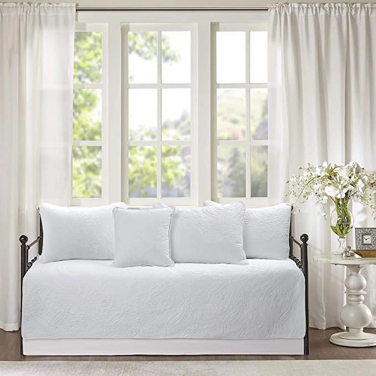 White Medallion Floral 6 Piece Microfiber Daybed Quilt Bedding Set B61888