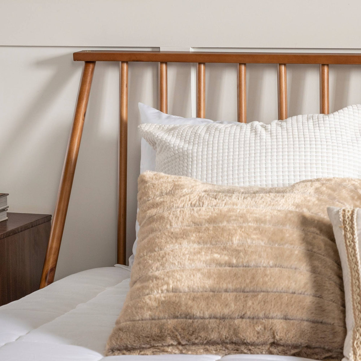 White King Pine Wood Spindle Bed I368895