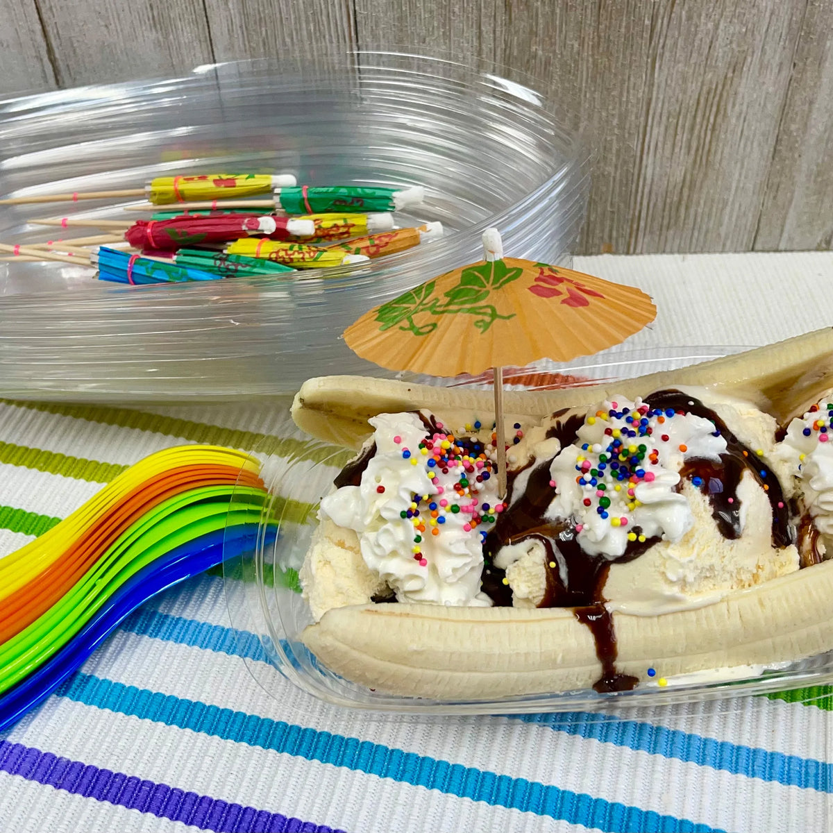 16 Pk Clear Plastic Banana Split Boats with Spoons and Umbrellas N463554