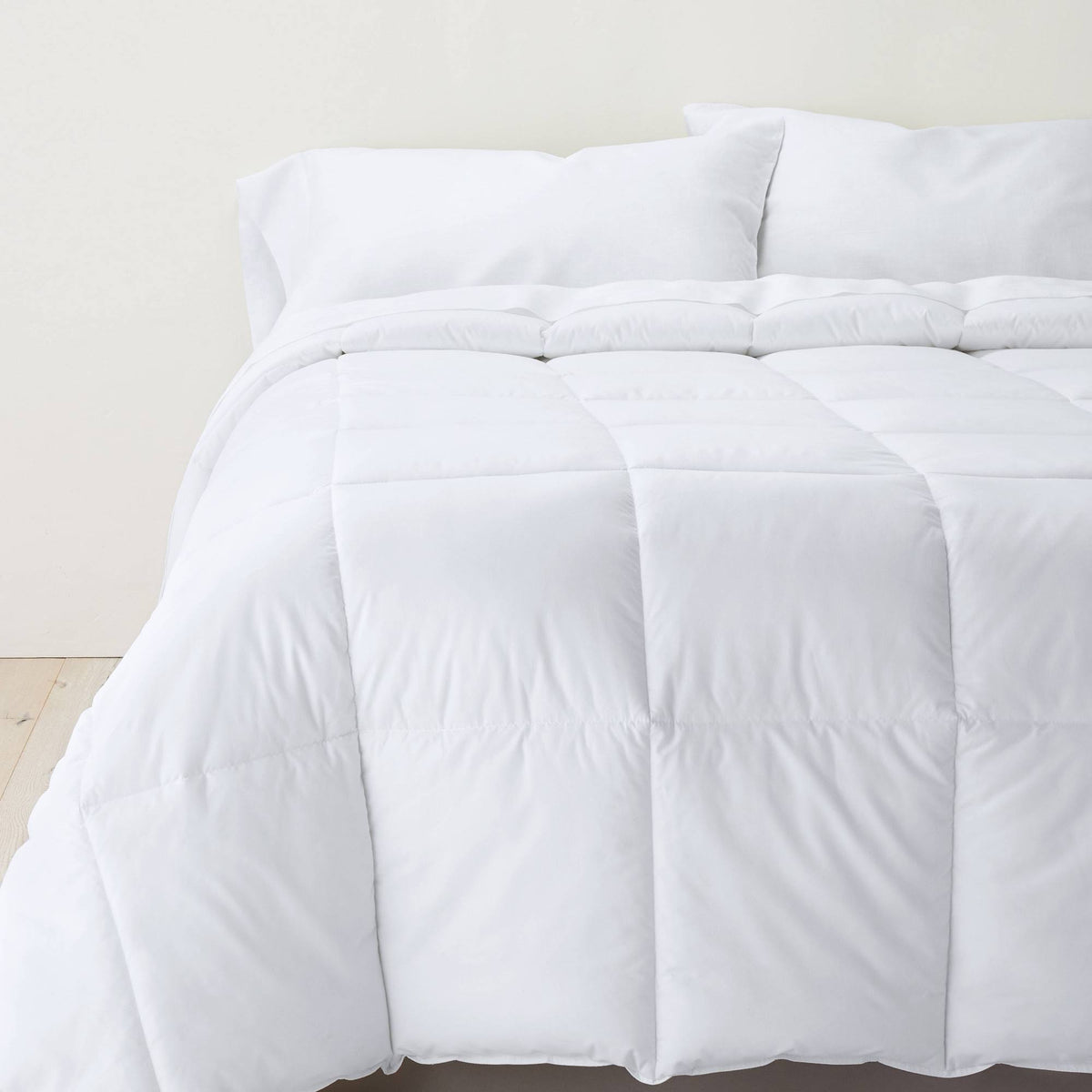Full/Queen Down Alternative Comforter V581